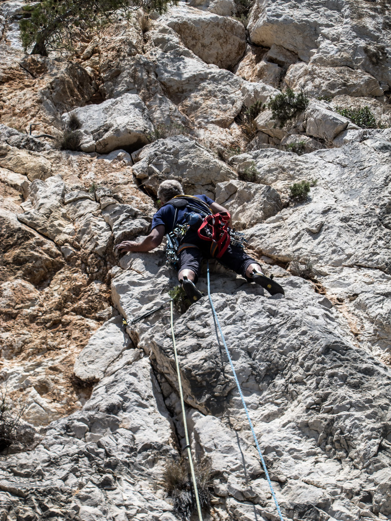 Bernard attaque et cherche le cheminement