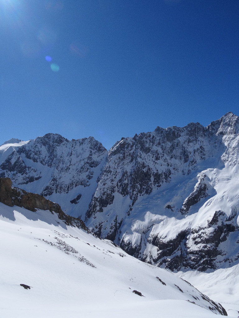 Le couloir skié le matin en montant vers la grande ruine