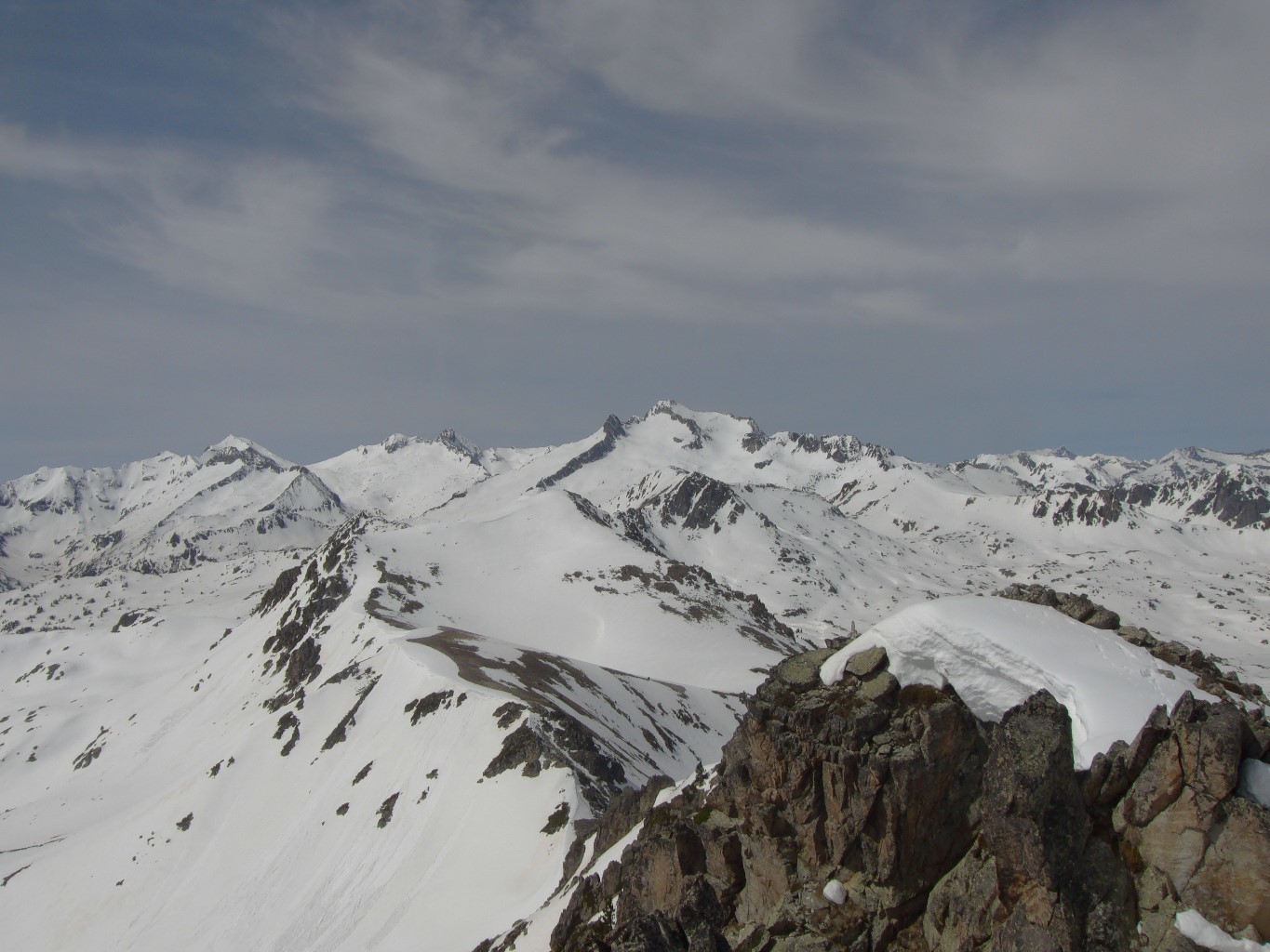 Du pic d'Aygues Cluses, très belle vue sur le Néouvielle et le pic Long.