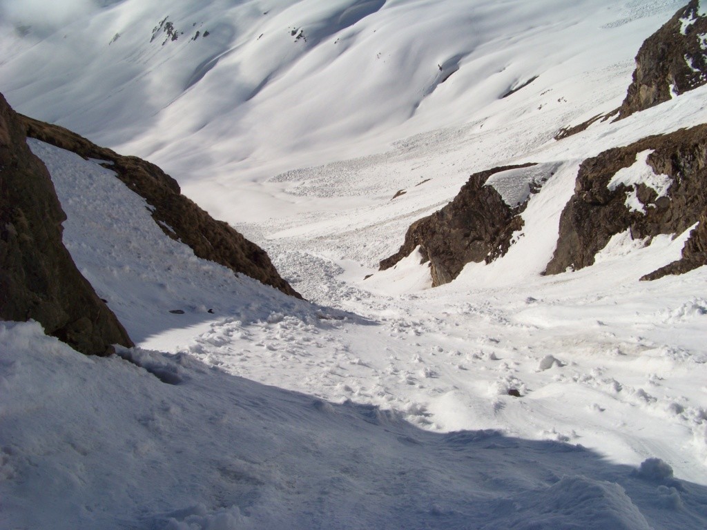 Vue plongeante dans le couloir du ruisseau des Fonds