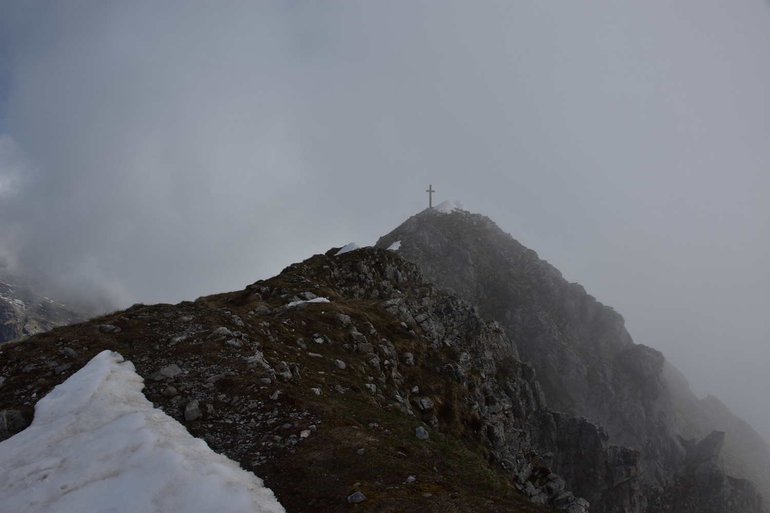 Creu del Pécloz des de l'avant-cim