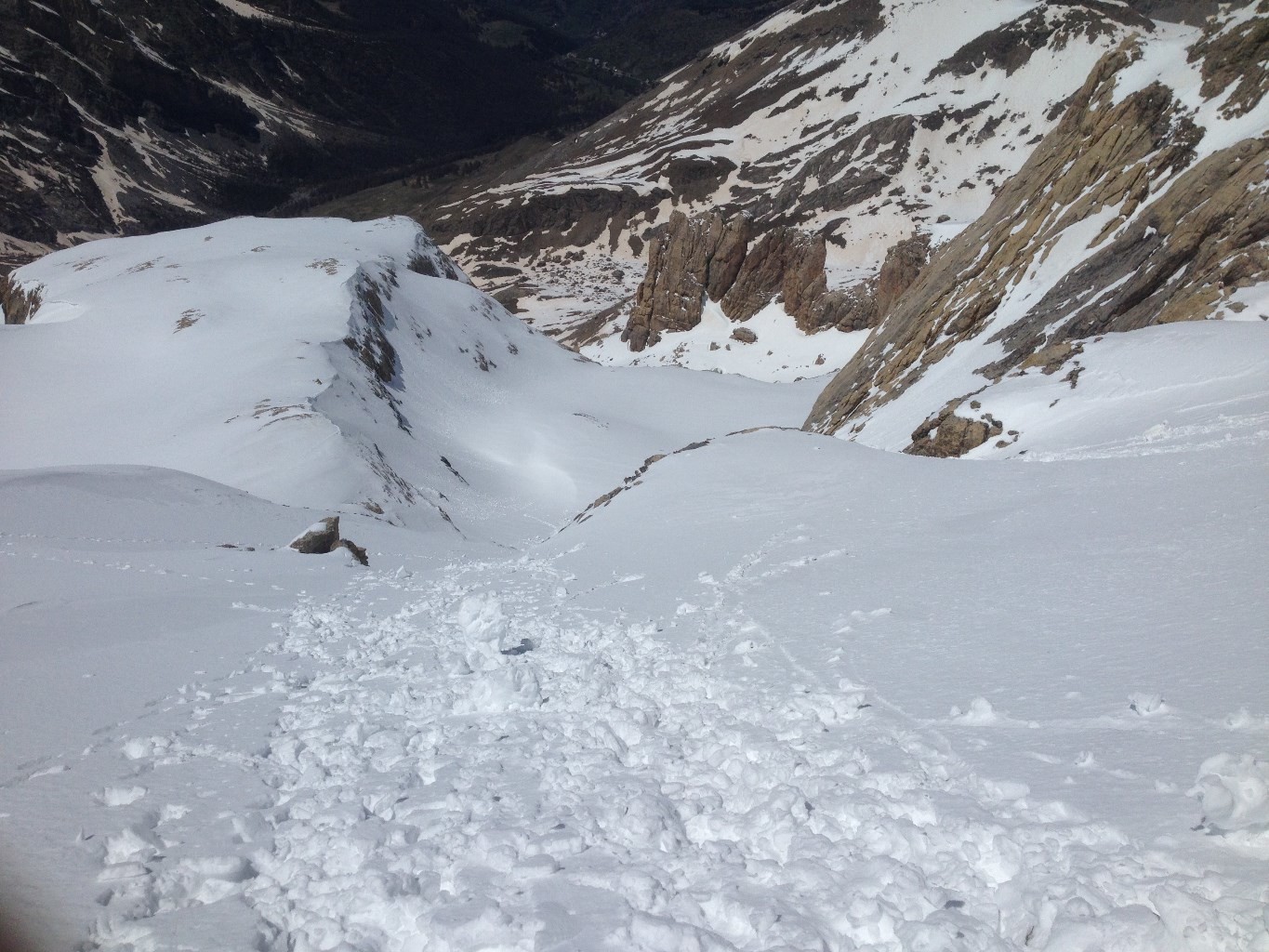 Regard arrière sur la Couloir supérieur et sur la combe du Massour