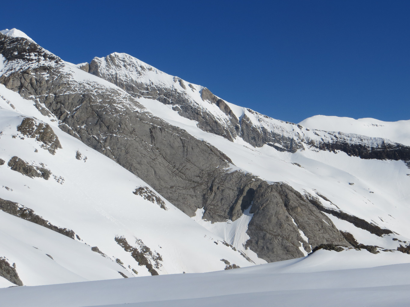 Crête de montferrat, bas du glacier d'Ossoue