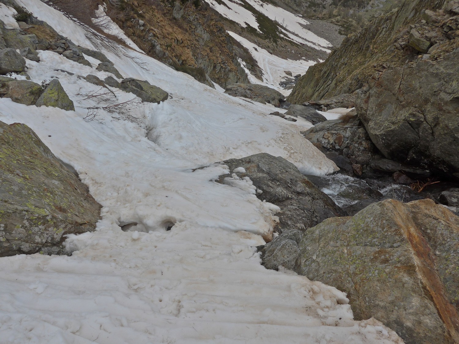 Chaotique dans la Balme sous la cascade.