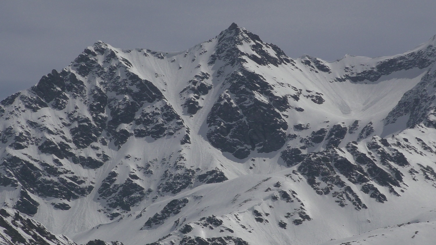 Petit Vélan et son couloir; glacier de Pieudet à droite