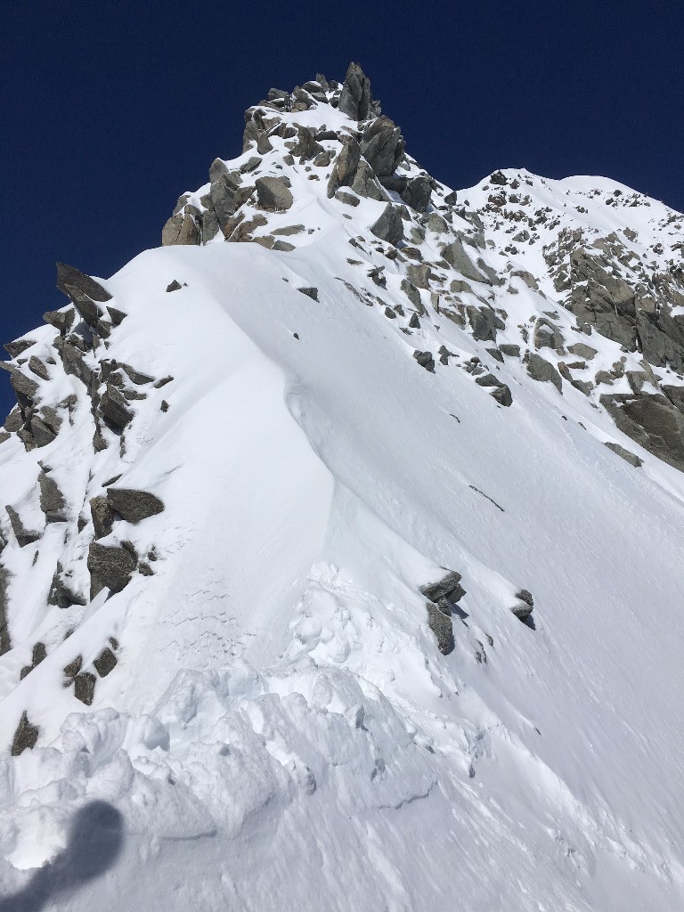 Au sommet du couloir Angelique, vue sur les Courtes