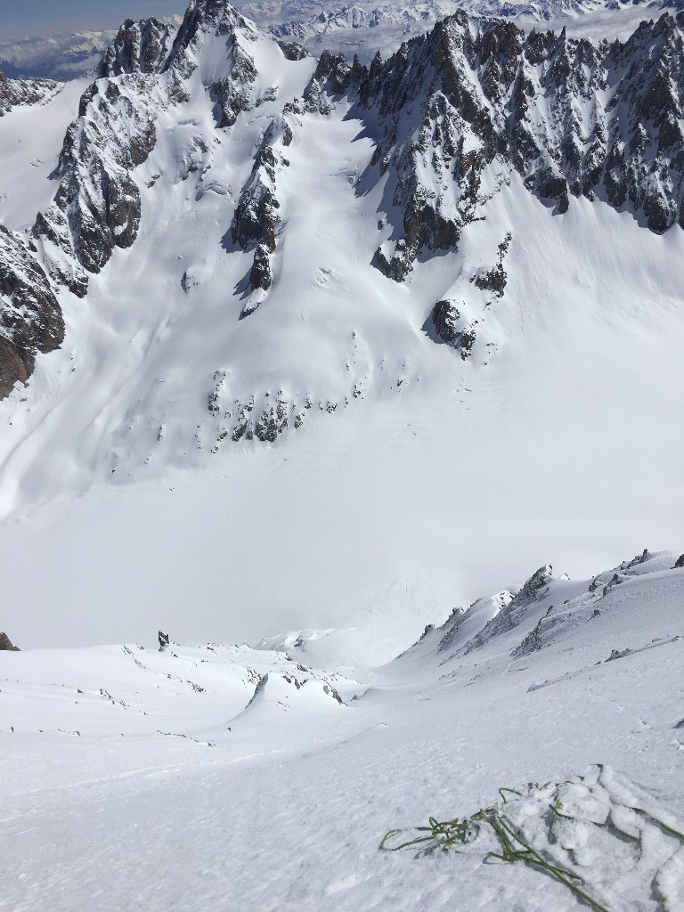 Du haut de la face Nord Est des Courtes