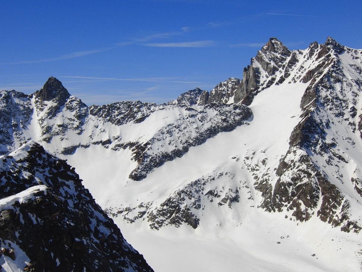 Il colle di Teleccio, tra la Punta Ondezana e la Torre del Gran San Pietro