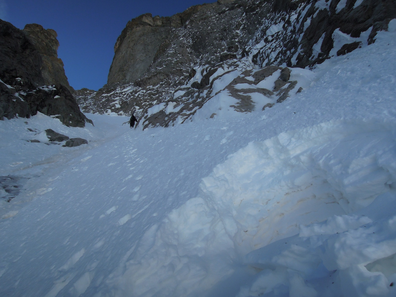Encore un beau cratère au début du couloir...