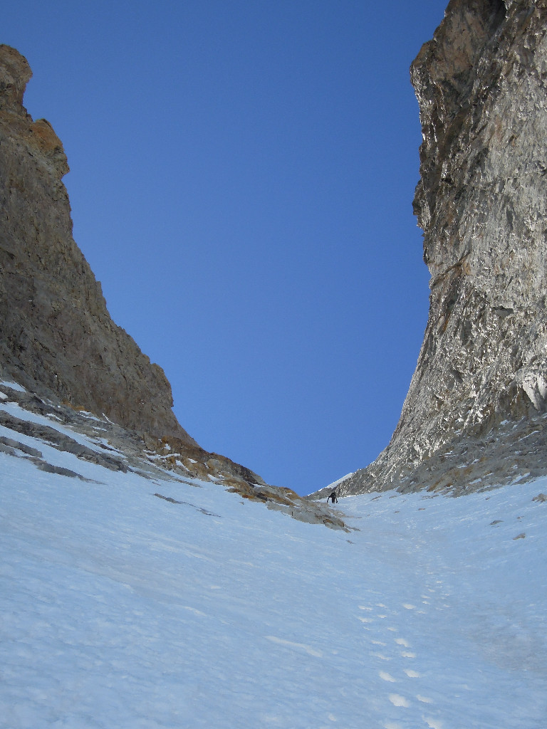 Couloir sommital pas très large mais en bonne neige... Et quelle ambiance!!!