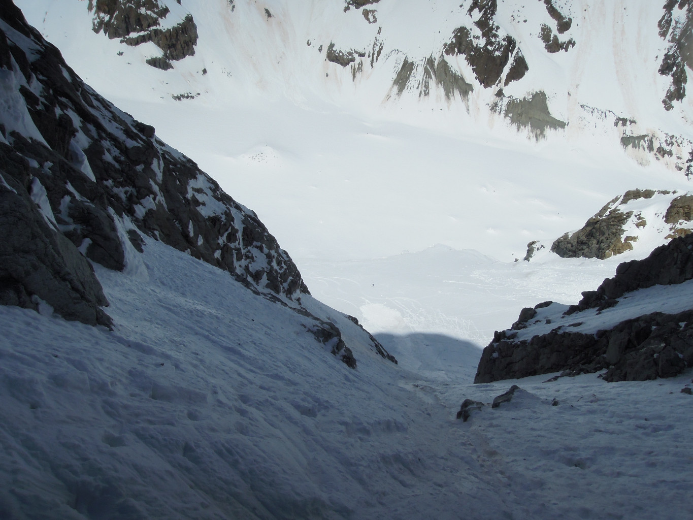 Partie basse: obligation de skier la contrepente rive G