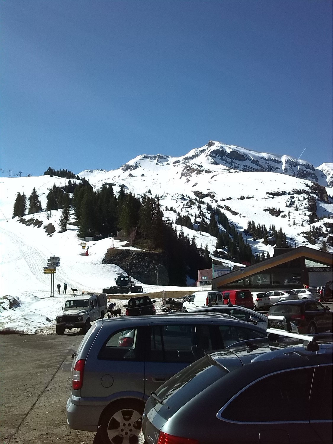 du monde au parking au retour