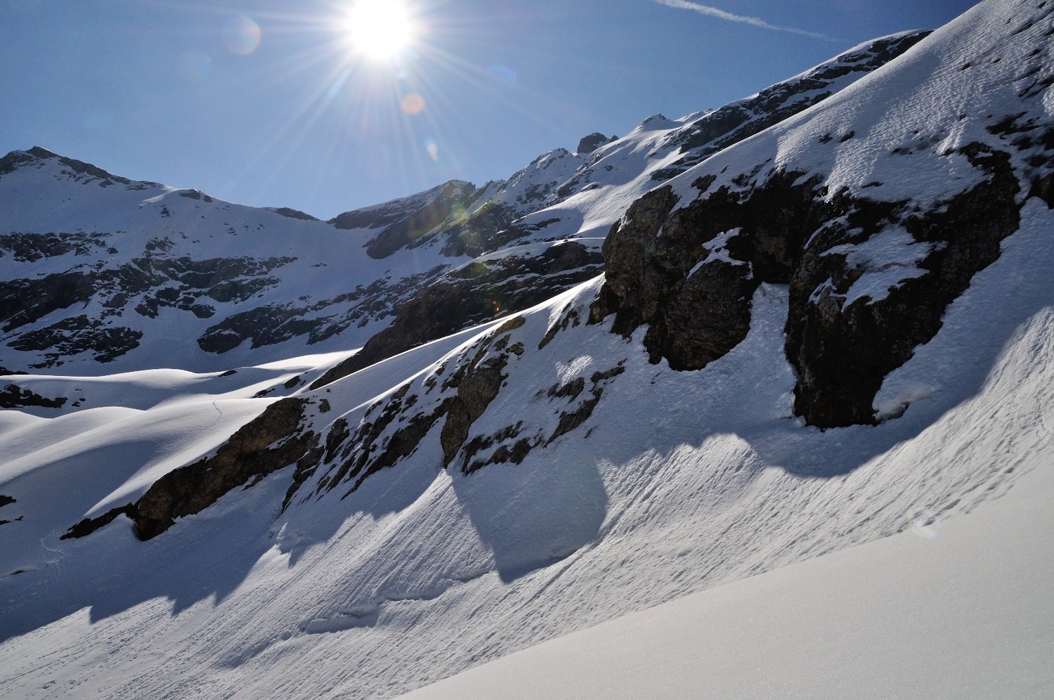 Sortie du couloir, la face se dévoile