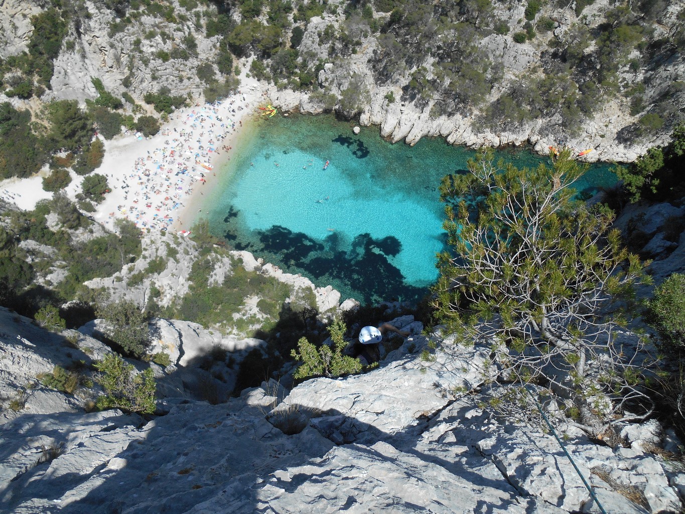 haut de la révolution,en bas la plage se rempli