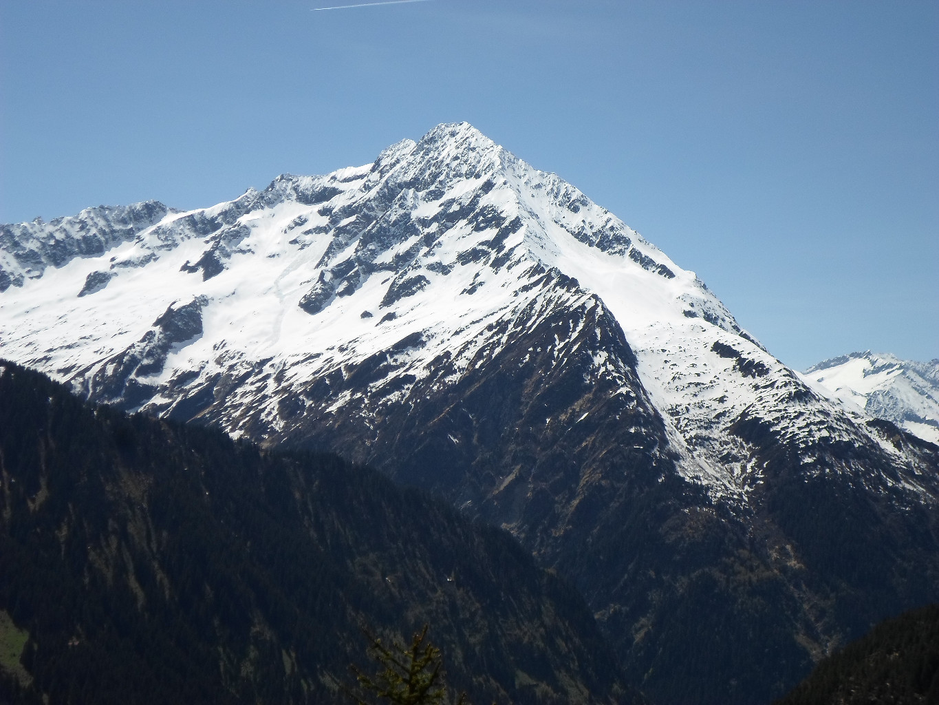 Il Bristen sentinella della Maderanertal.