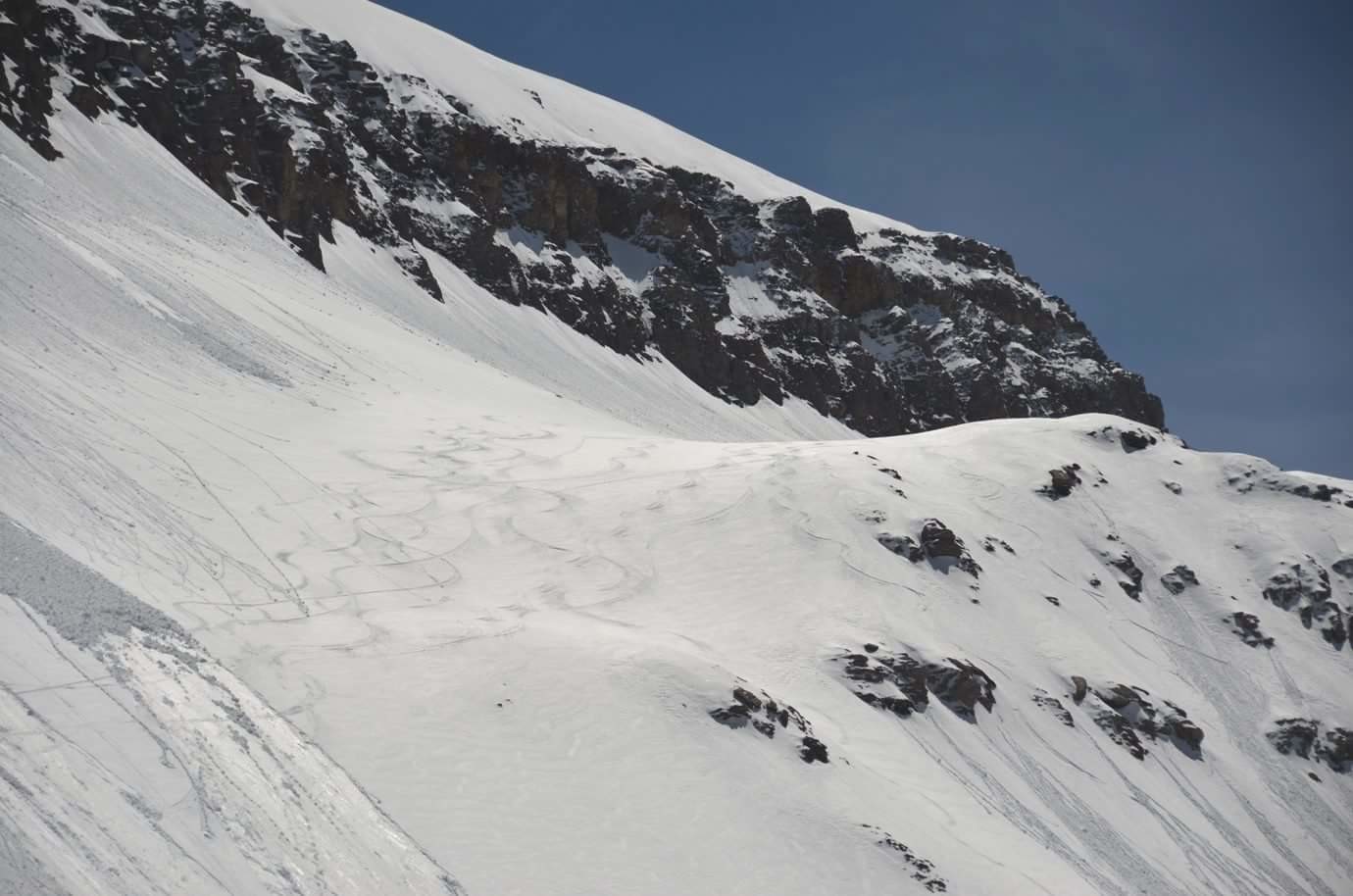 Versant NW de l'Oldenhorn: beau ski mais aussi belles coulées!