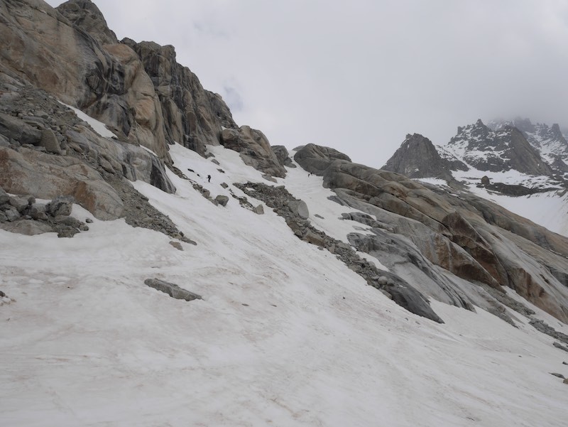 descente sur la mer de glace sur une neige bien ramollie