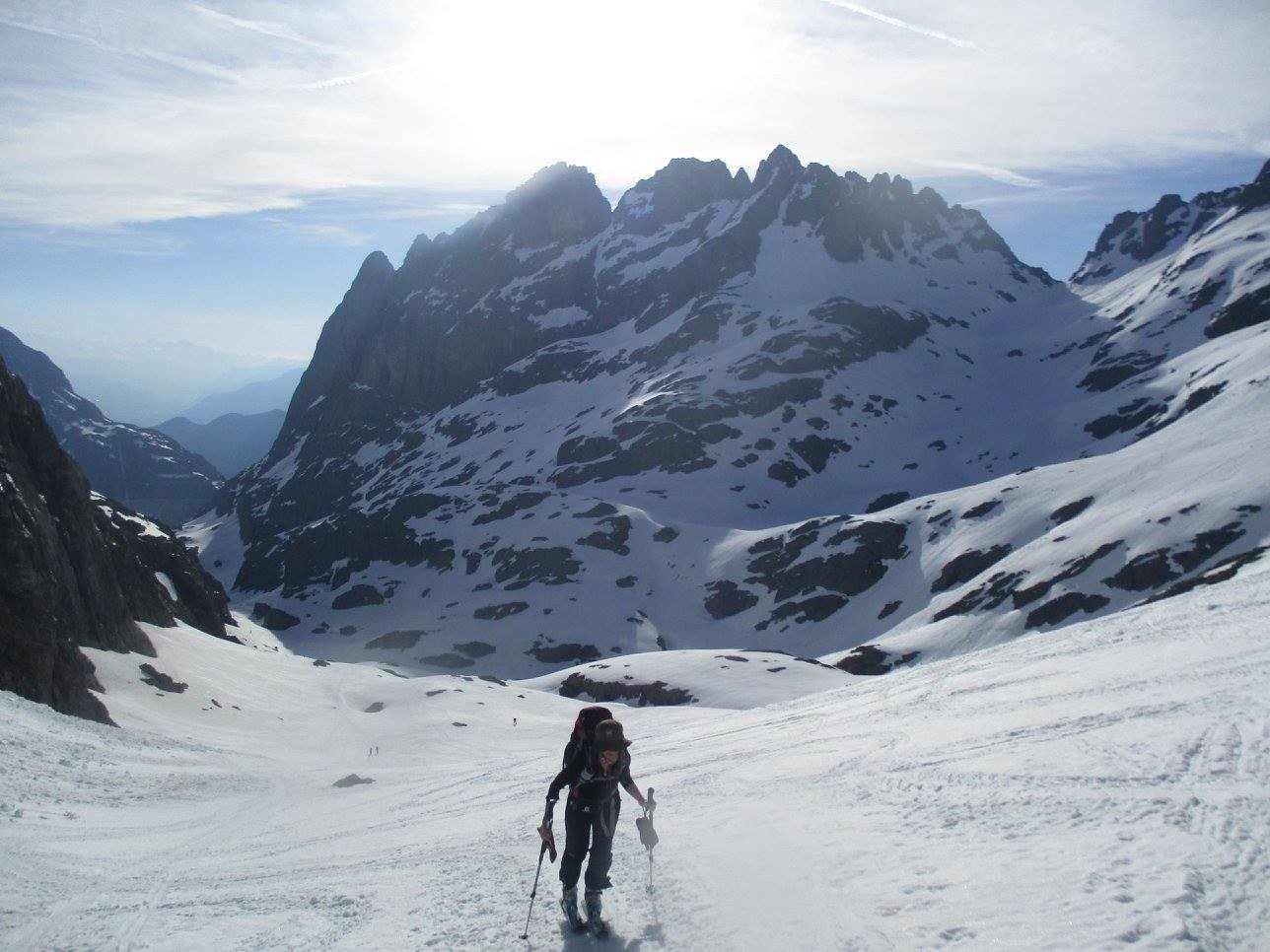 Brèche des Perrons et Pointe de l'Ifala à gauche avec son couloir