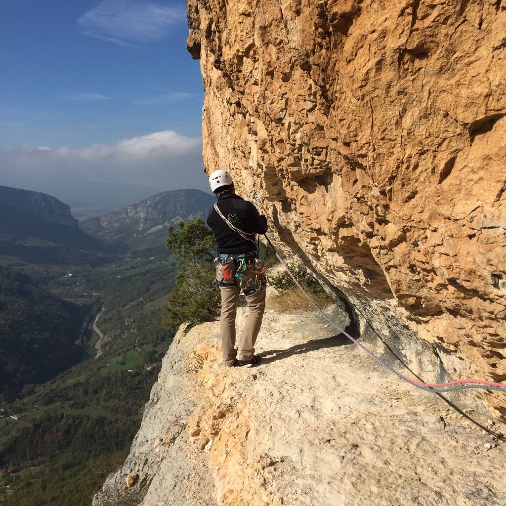 Traversée dans la vire après R1