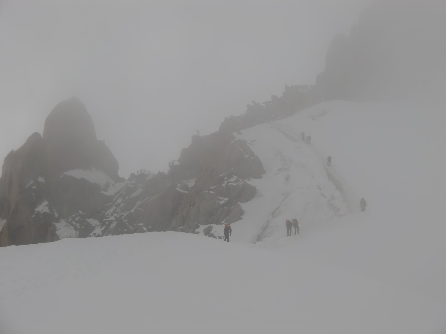 Retour à l'aiguille du Midi dans le mauvais temps