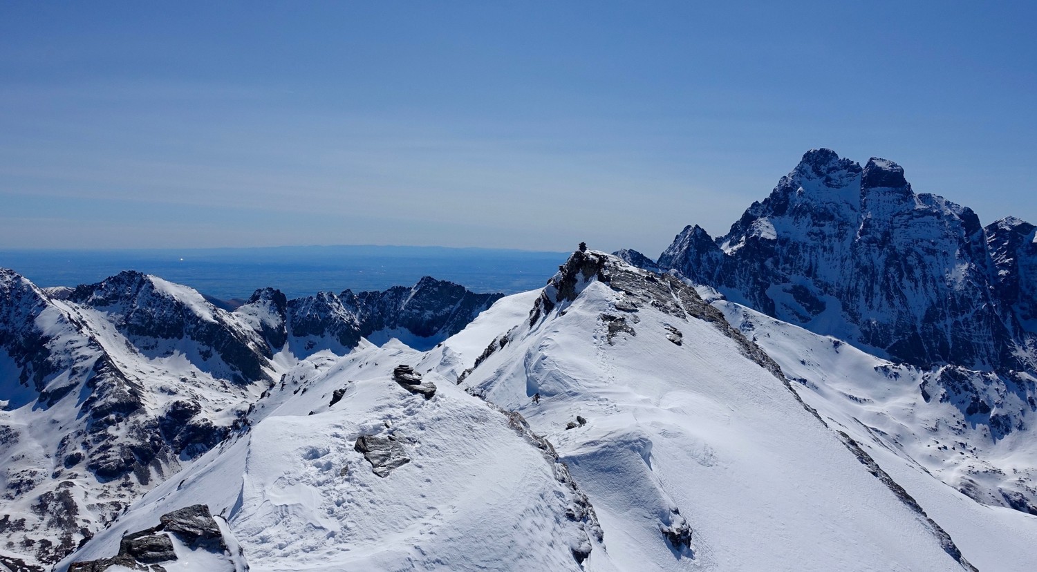 Sommet de l'Asti, Viso et plaine du Pô.