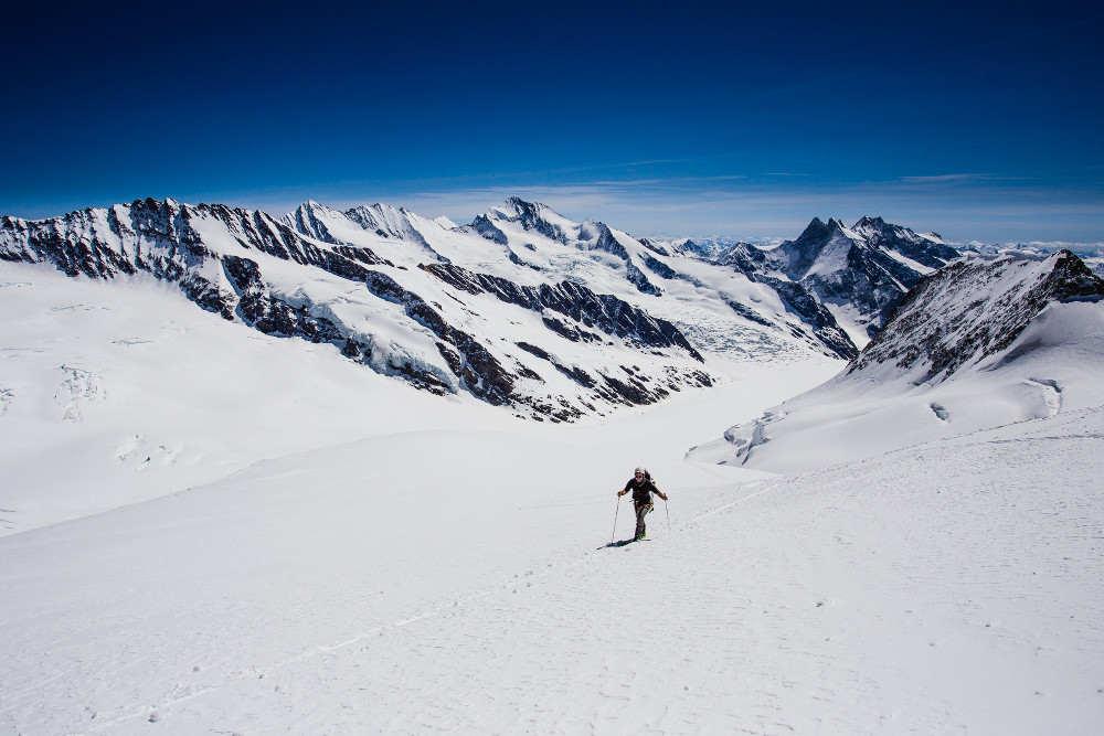 Montée au Louwihorn, vue sur le Gross Grünhorn