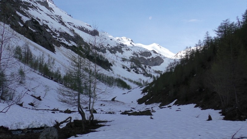 Vallon de la Derbonne (encore bien enneigé, vers 1700m.)