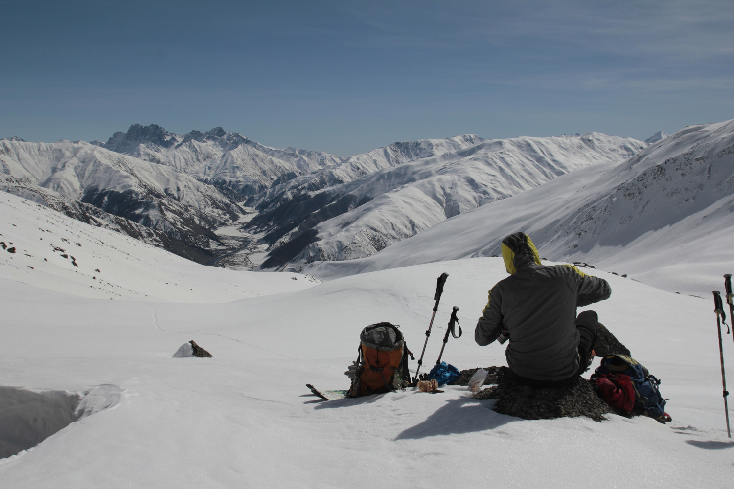 Vue sur la vallée de Juta et la crête de Tsiteli
