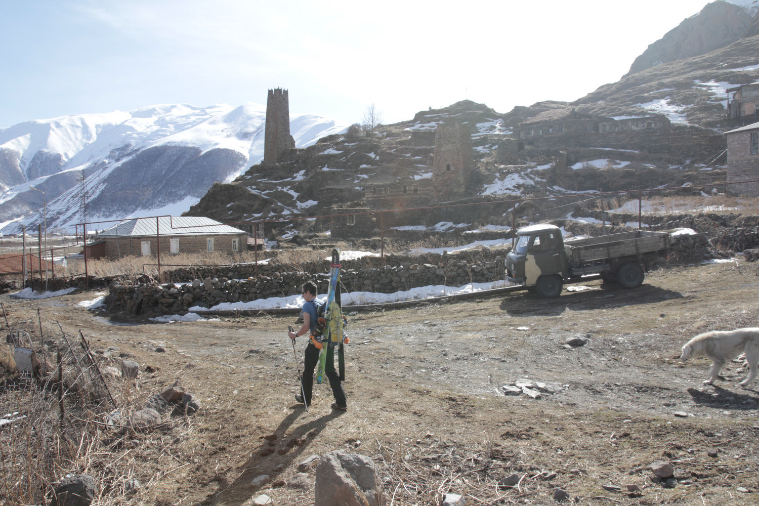 On déchausse à Phansheti, au fond de la vallée