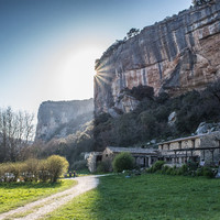 Auberge des Seguins et falaises de Buoux