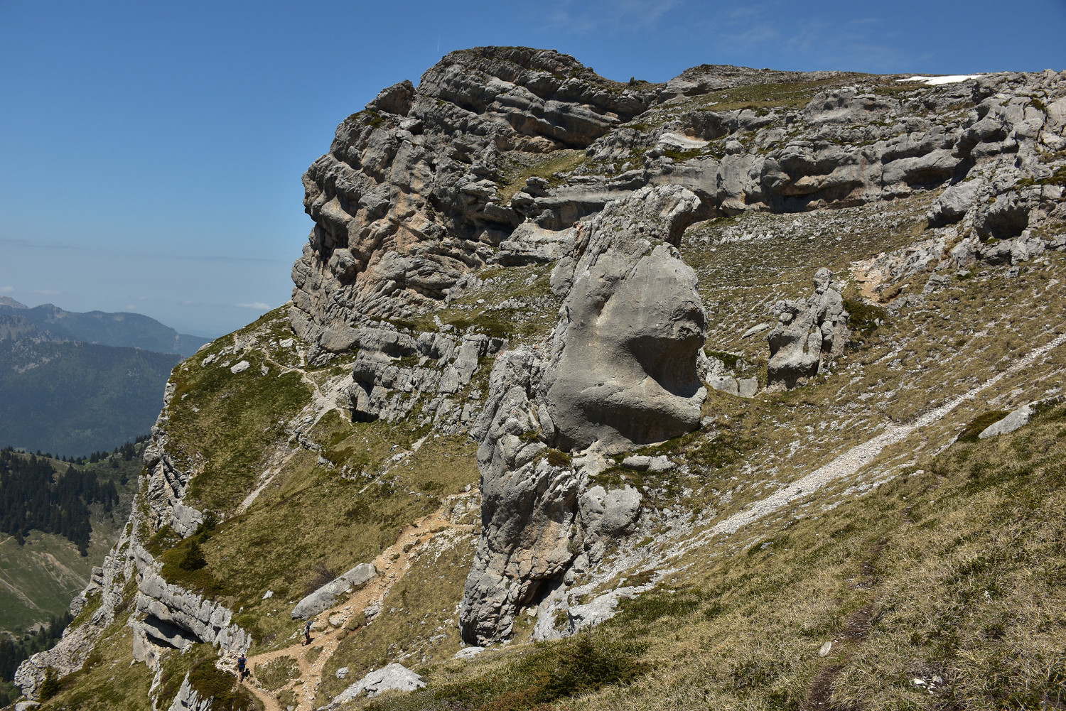 Mirada enrere al Pas de l'Oeille, el travessem en horitzontal per nar a buscar la Vire E