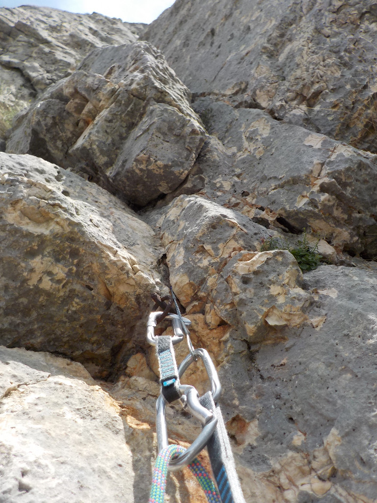 L3 - Voie Serge - fissure 1 piton.