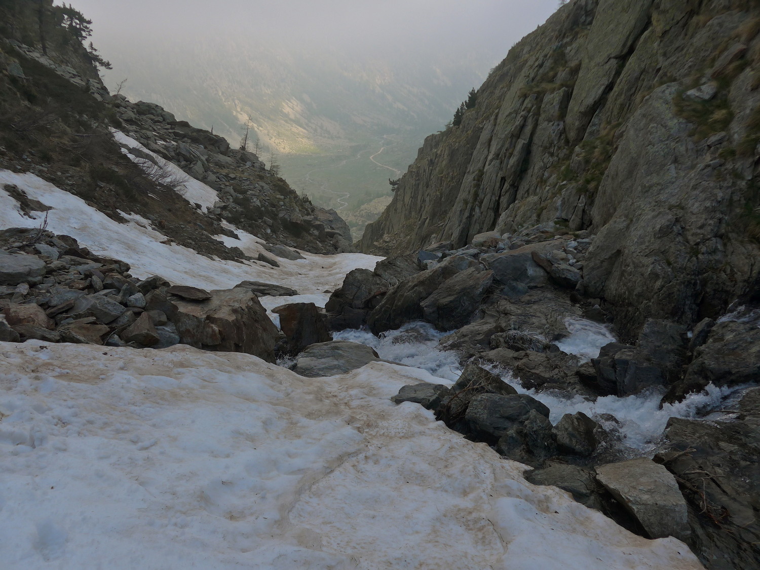 Le démarrage sans déchaussage se passe un peu au dessus de la grande cascade.