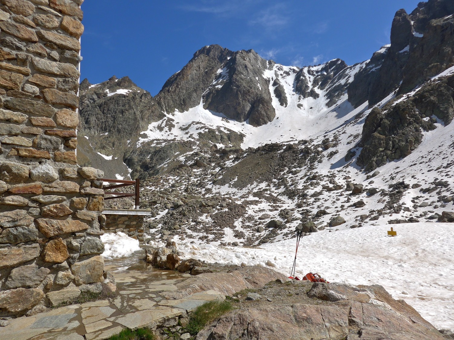 Du Refuge Remondino vue sur le Passo dei Detriti.