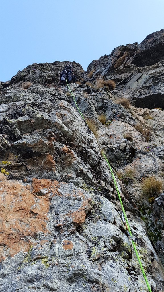 L4: dièdre puis jolie grimpe verticale