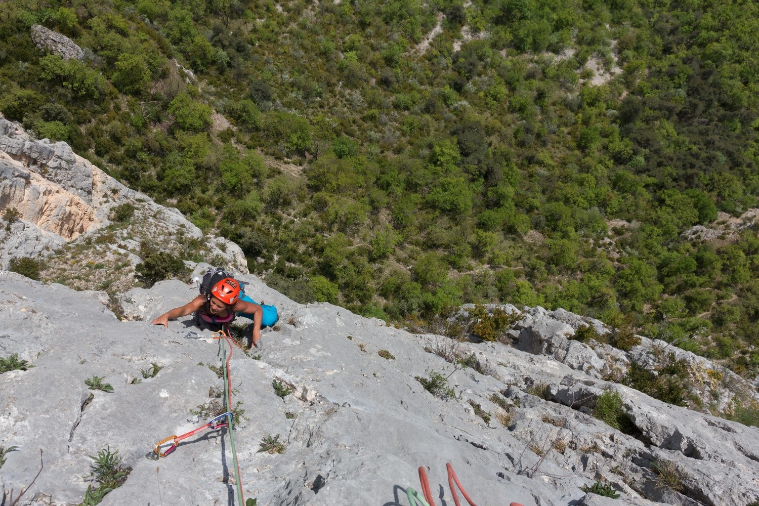 Premier long 6b dans du beau gris