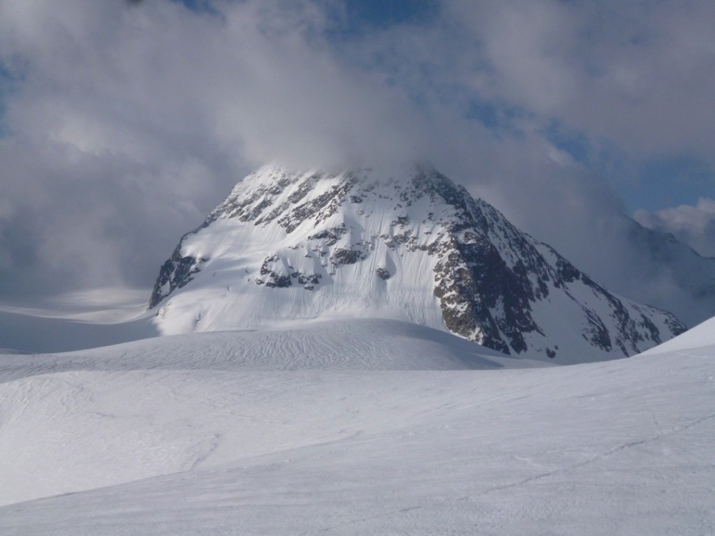 Sommet du Petit Mt Collon dans les nuages