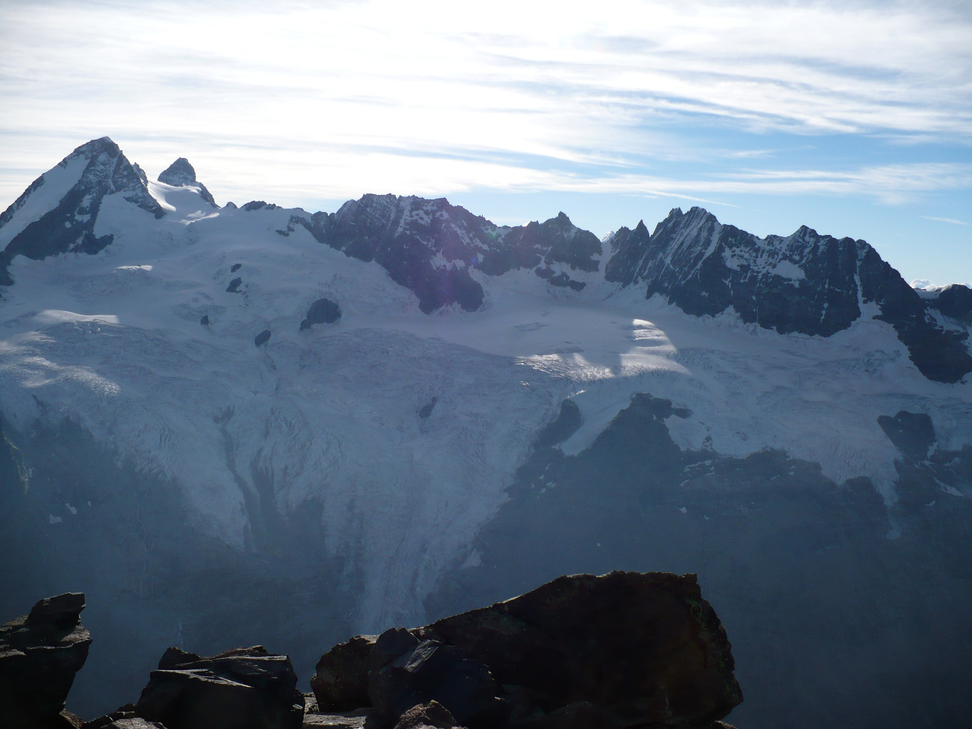 La Dent d'Herens e le Grandes Murailles con l'omonimo ghiacciaio alla testata della Valpelline.