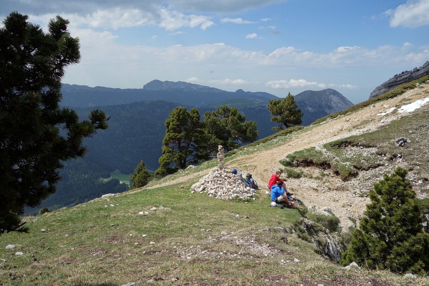 Cairn artistique en haut de la Brèche Arnaud