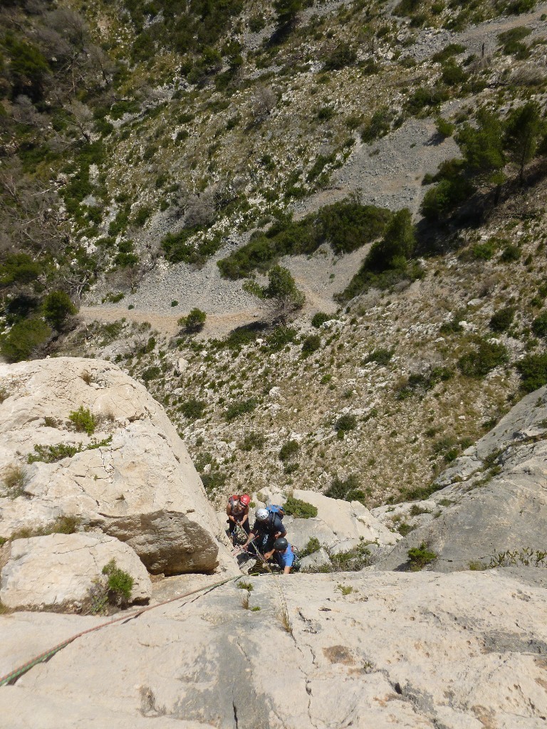 Les copains à R2, vus de la traversée du toit après ma chute, prendre une photo ça détend :)