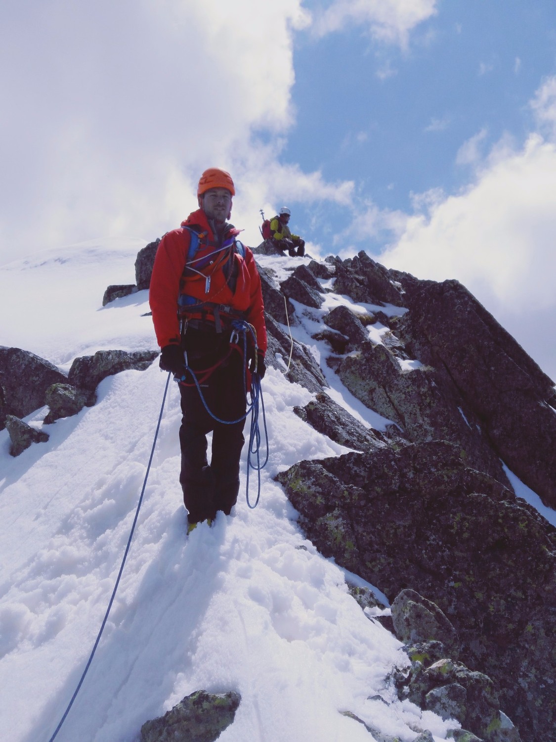 Arête sur quelques centaines de mètres pour récupérer le couloir de descente de gauche (CRS58)