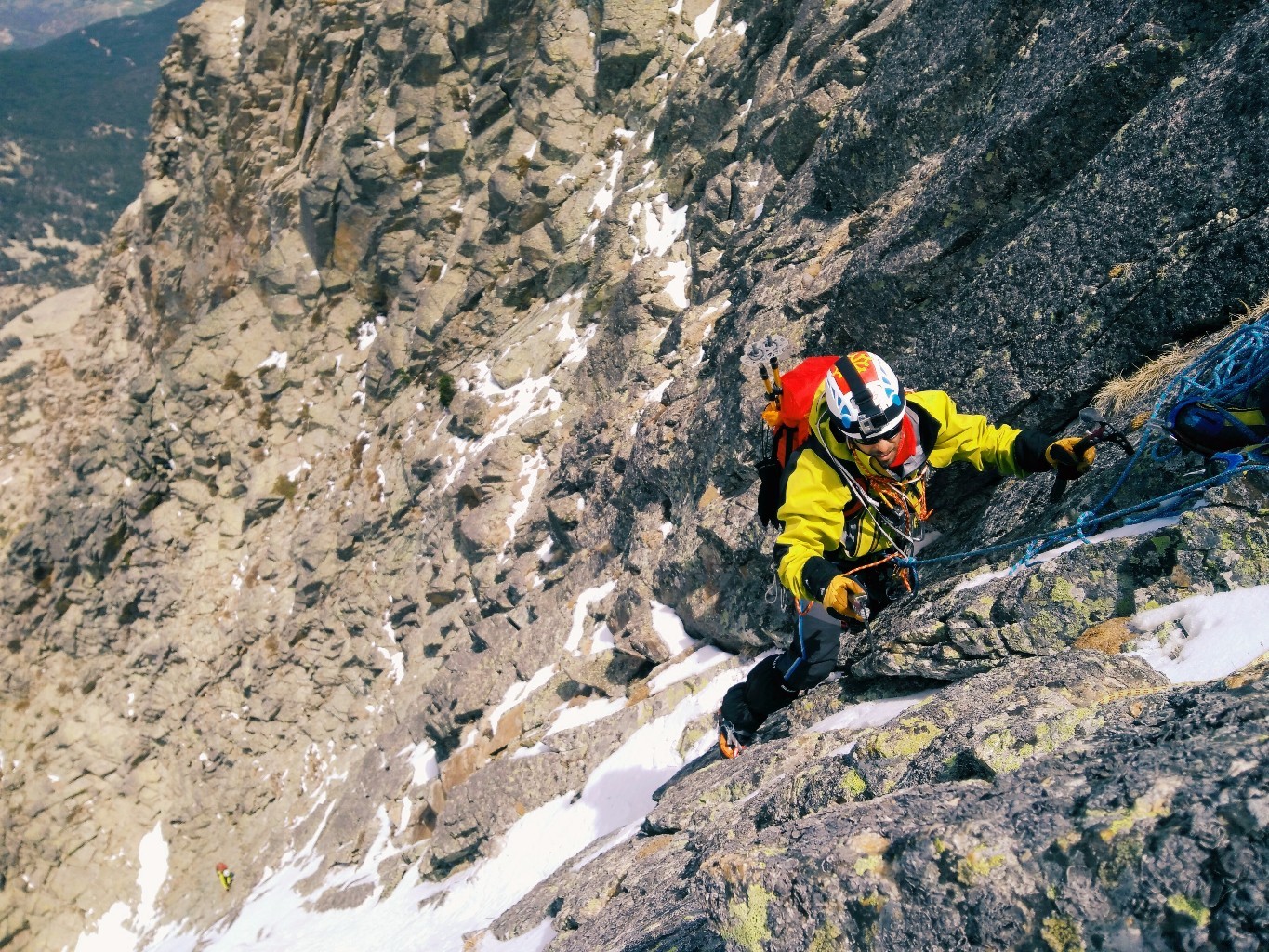 remontée sur l'arête à la fin de la goulotte (bon chemin?)