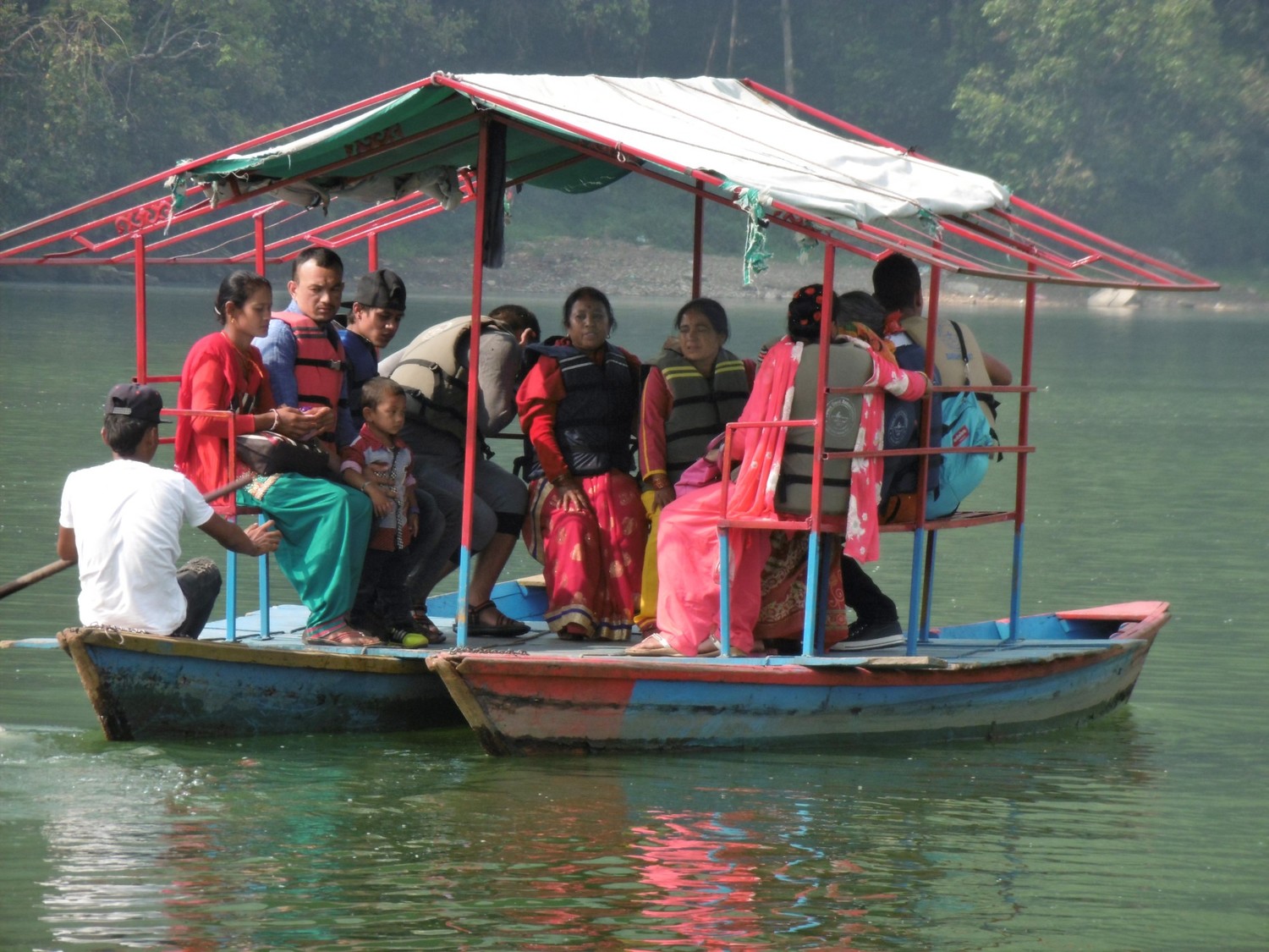 Pokhara, Phewa Tal. Tout le monde n'aime pas le pédalo...