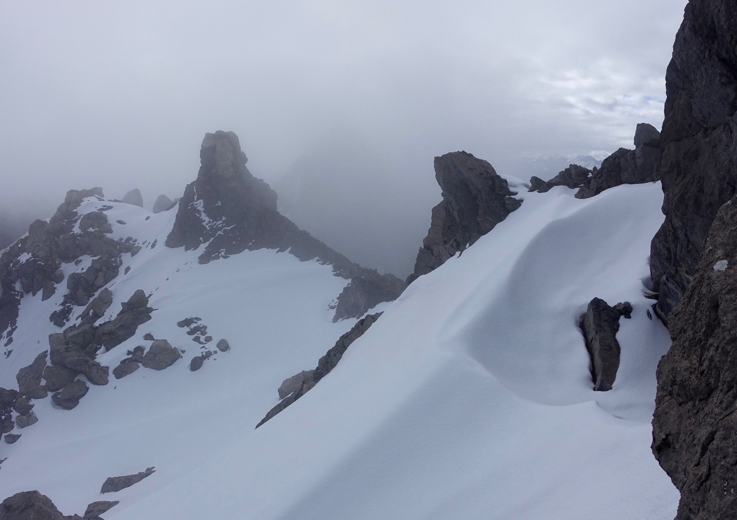 Arête E .