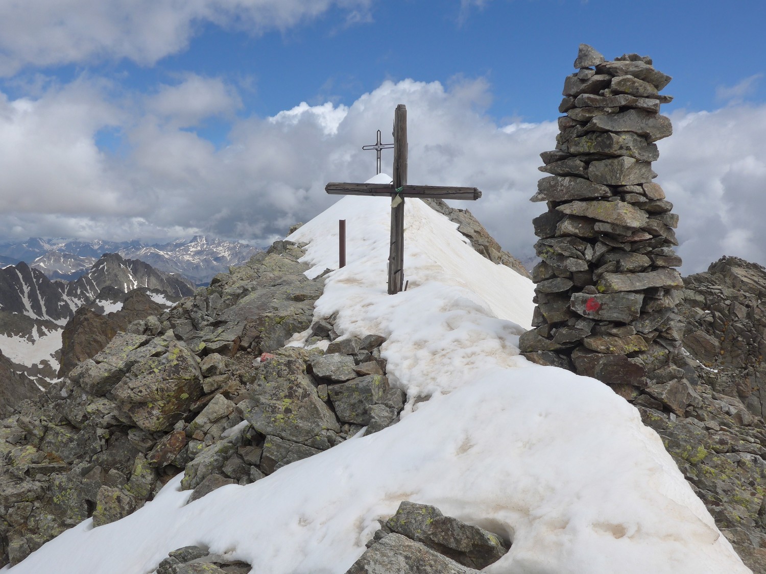 Peu de neige au sommet du Ténibre.