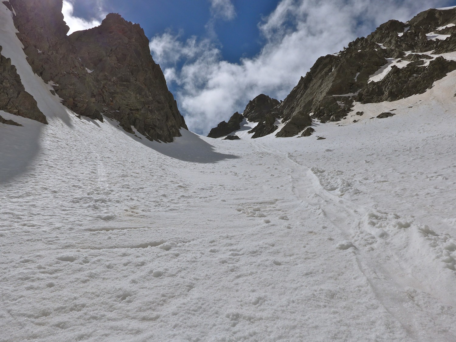 Le milieu du couloir.