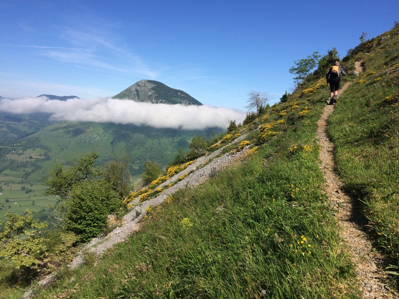 Sentier en dessous du Mailh Agor