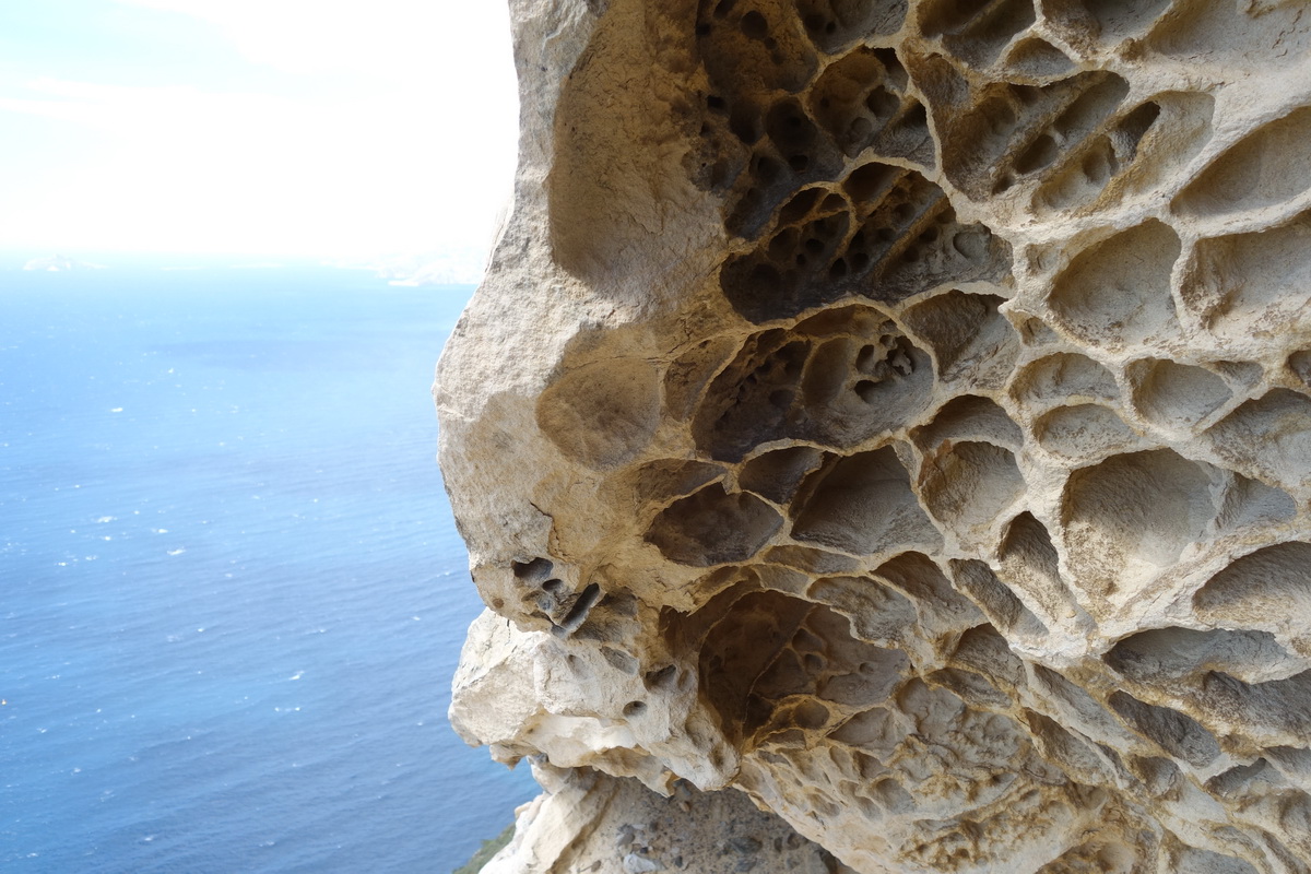 Structures en nid d'abeille du rocher (L7)