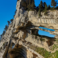 Tour percée et son arche double...