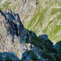 Vue plongeante sur le refuge...